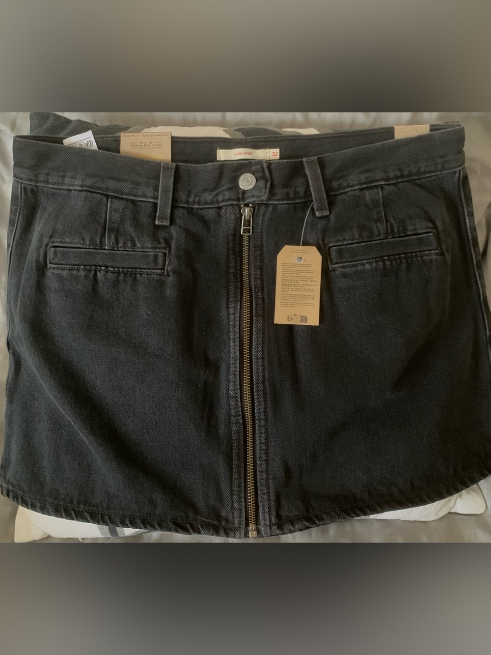 NWT Levi's Black Front-Zip Denim Mini Denim Icon Skirt
